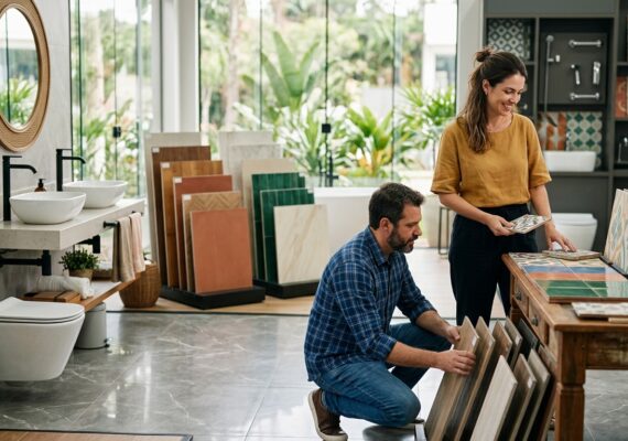 Conheça as diferenças entre pisos e porcelanatos para sua obra