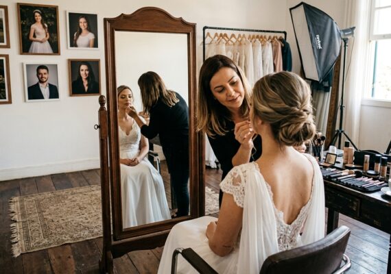 Como escolher a maquiagem ideal para fotos de casamento